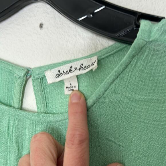 Derek heart Solid Tiered Ruffled-Cuff Top Size Large Green NWT - Picture 4 of 6